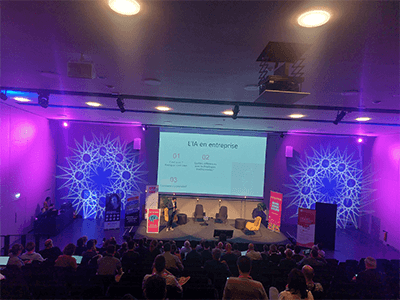 Une conférence se déroule au West Data Festival